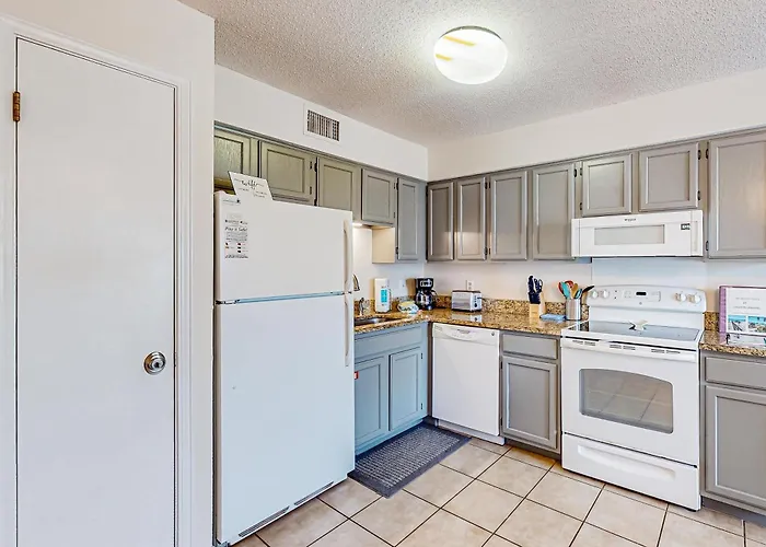 Waterfront With Shared Pool & Pier Gas Grill Balcony & Ac Holiday home Gulf Shores