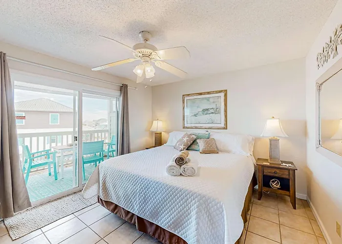 Waterfront With Shared Pool & Pier Gas Grill Balcony & Ac