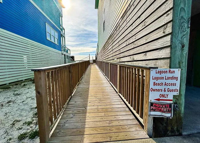 Waterfront With Shared Pool & Pier Gas Grill Balcony & Ac Holiday home *