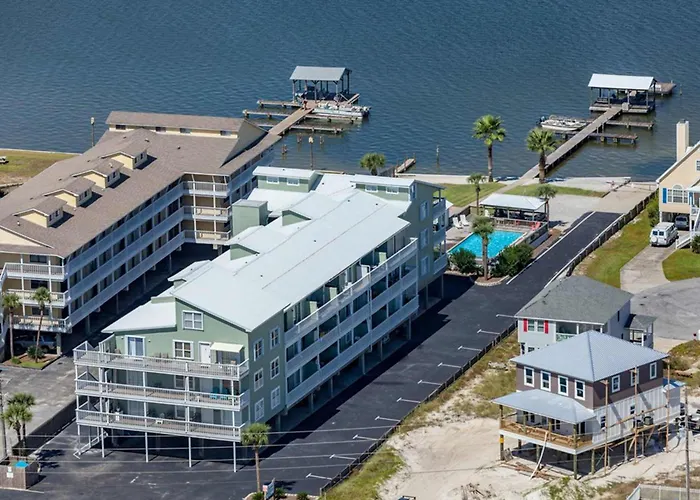 Waterfront With Shared Pool & Pier Gas Grill Balcony & Ac Holiday home Gulf Shores