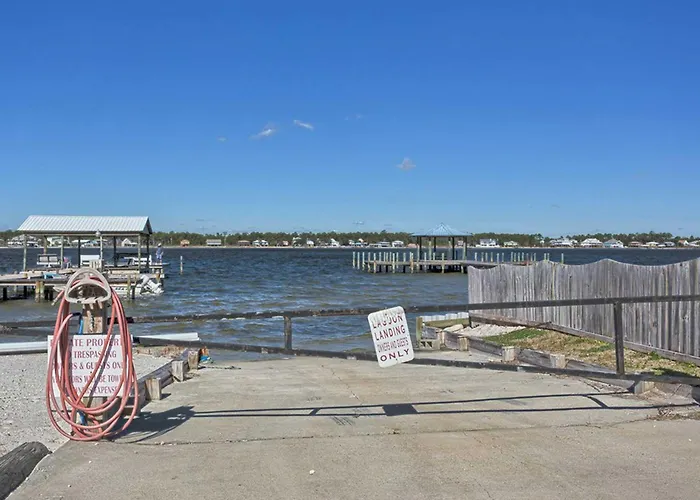 Waterfront With Shared Pool & Pier Gas Grill Balcony & Ac Holiday home